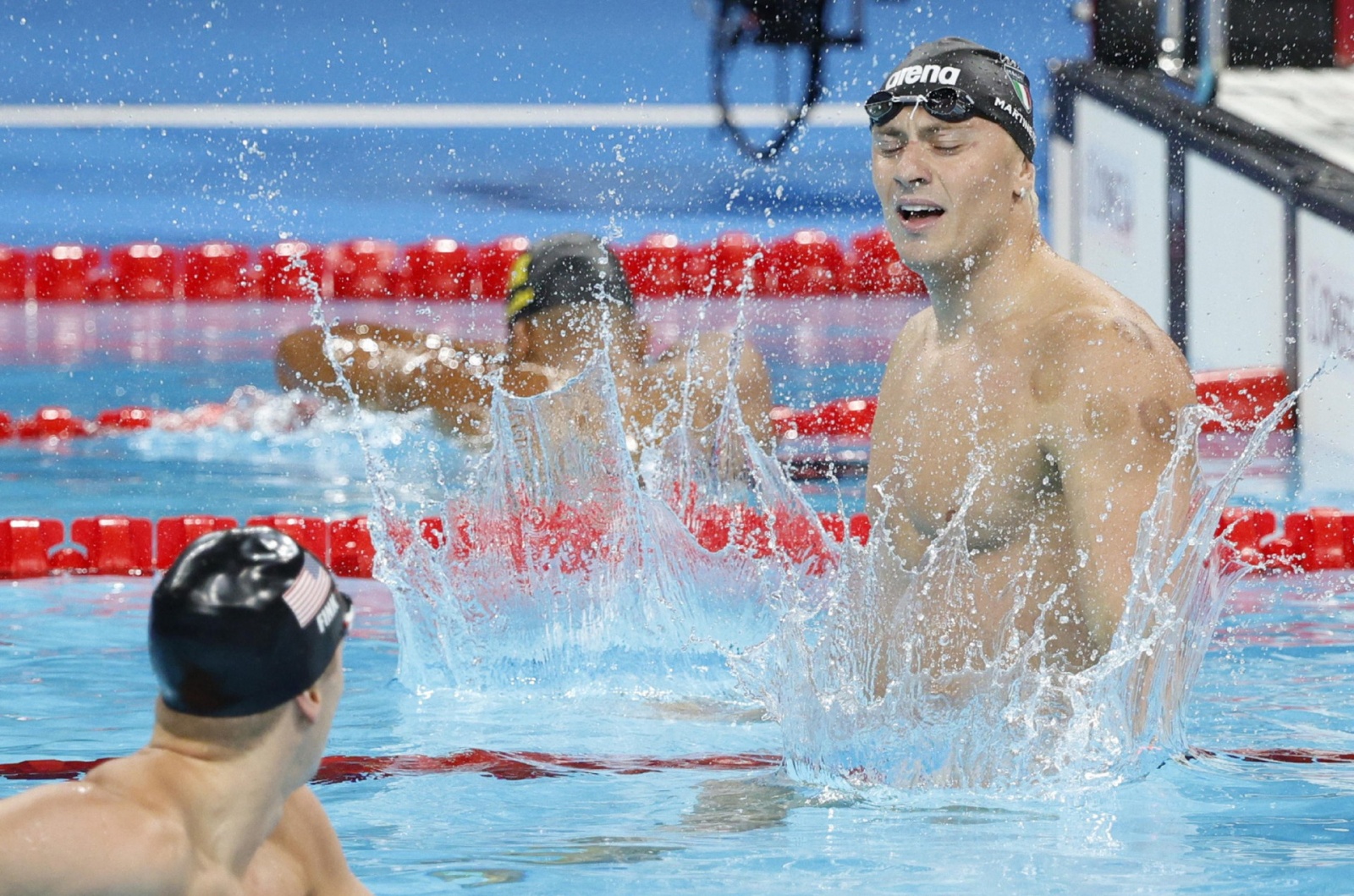 epa11504383 Nicolo Martinenghi of Italy celebrates winning the Men 100m Breaststroke final of the Swimming competitions in the Paris 2024 Olympic Games, at the Paris La Defense Arena in Paris, France, 28 July 2024. EPA/FRANCK ROBICHON