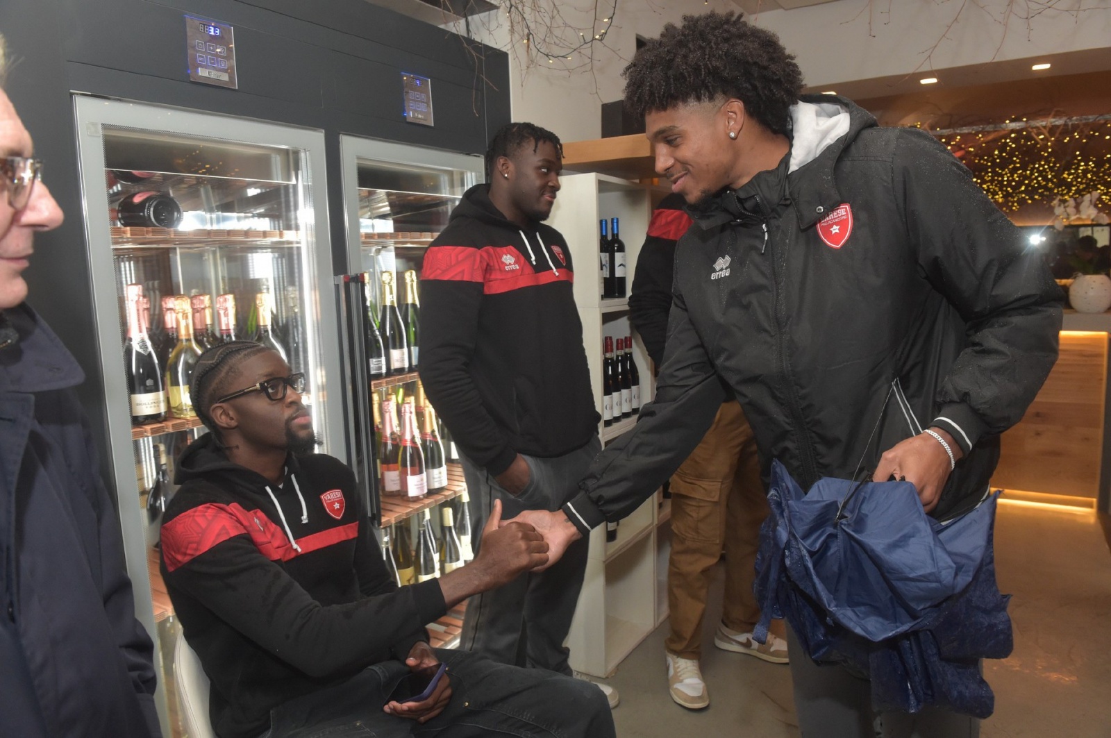 VARESE. PRESENTAZIONE OPENJOBMETIS PALLACANESTRO VARESE 2024 2025 AI TIFOSI AL CAFFEÕ BROLETTO NELLA FOTO BROWN