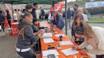 VARESE. VARESE CITY RUN 2024 NELLA FOTO BANCHETTO RITIRO PETTORALI