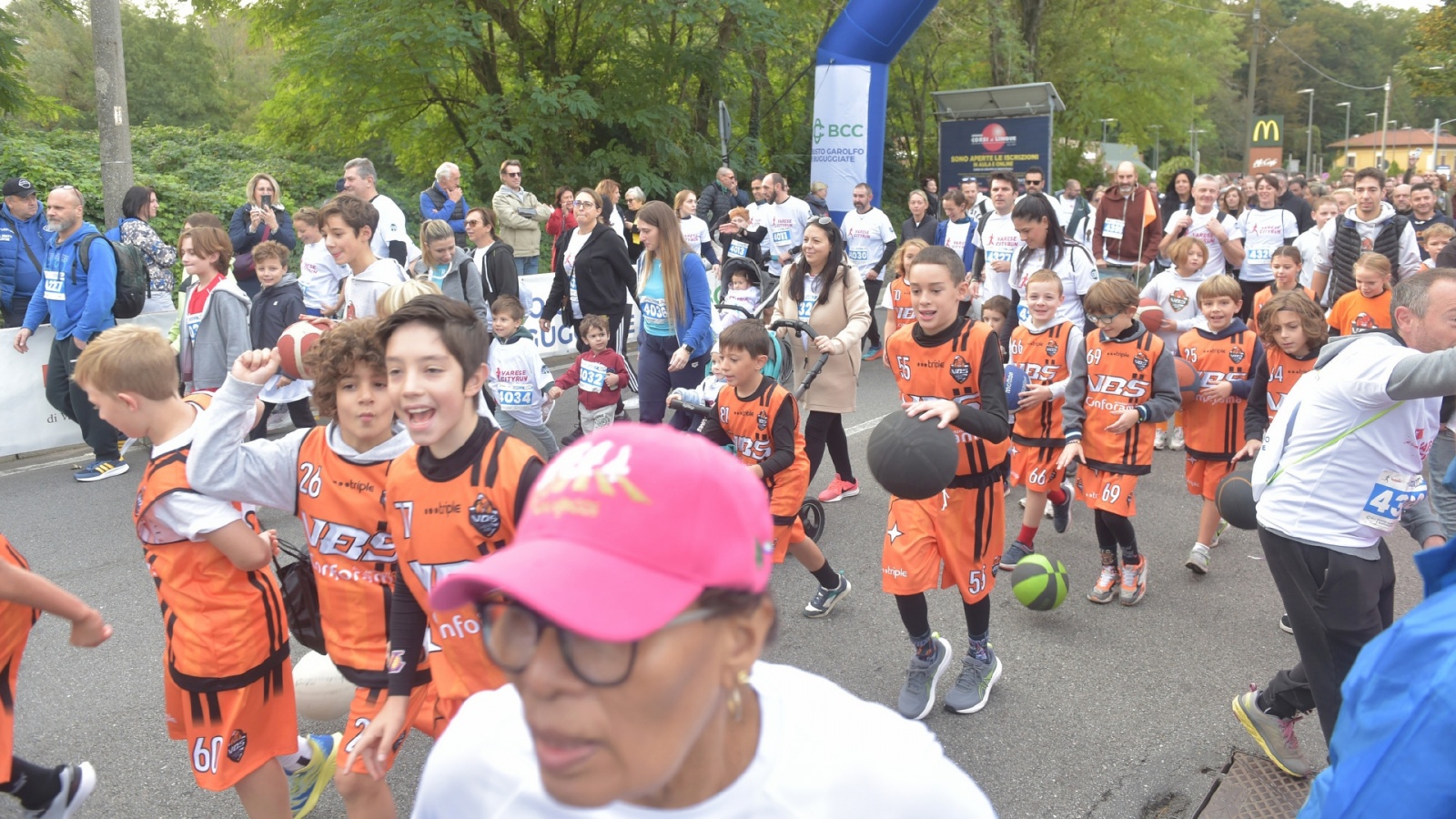 VARESE. VARESE CITY RUN 2024 NELLA FOTO PARTENZA FAMILY RUN 3 KM