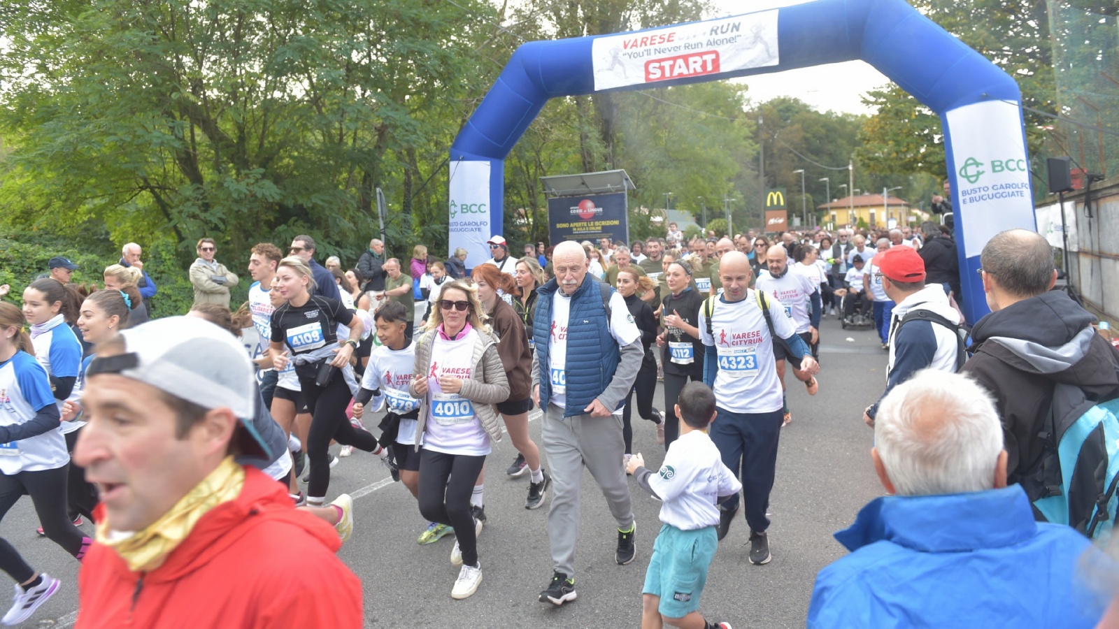 VARESE. VARESE CITY RUN 2024 NELLA FOTO PARTENZA FAMILY RUN 3 KM