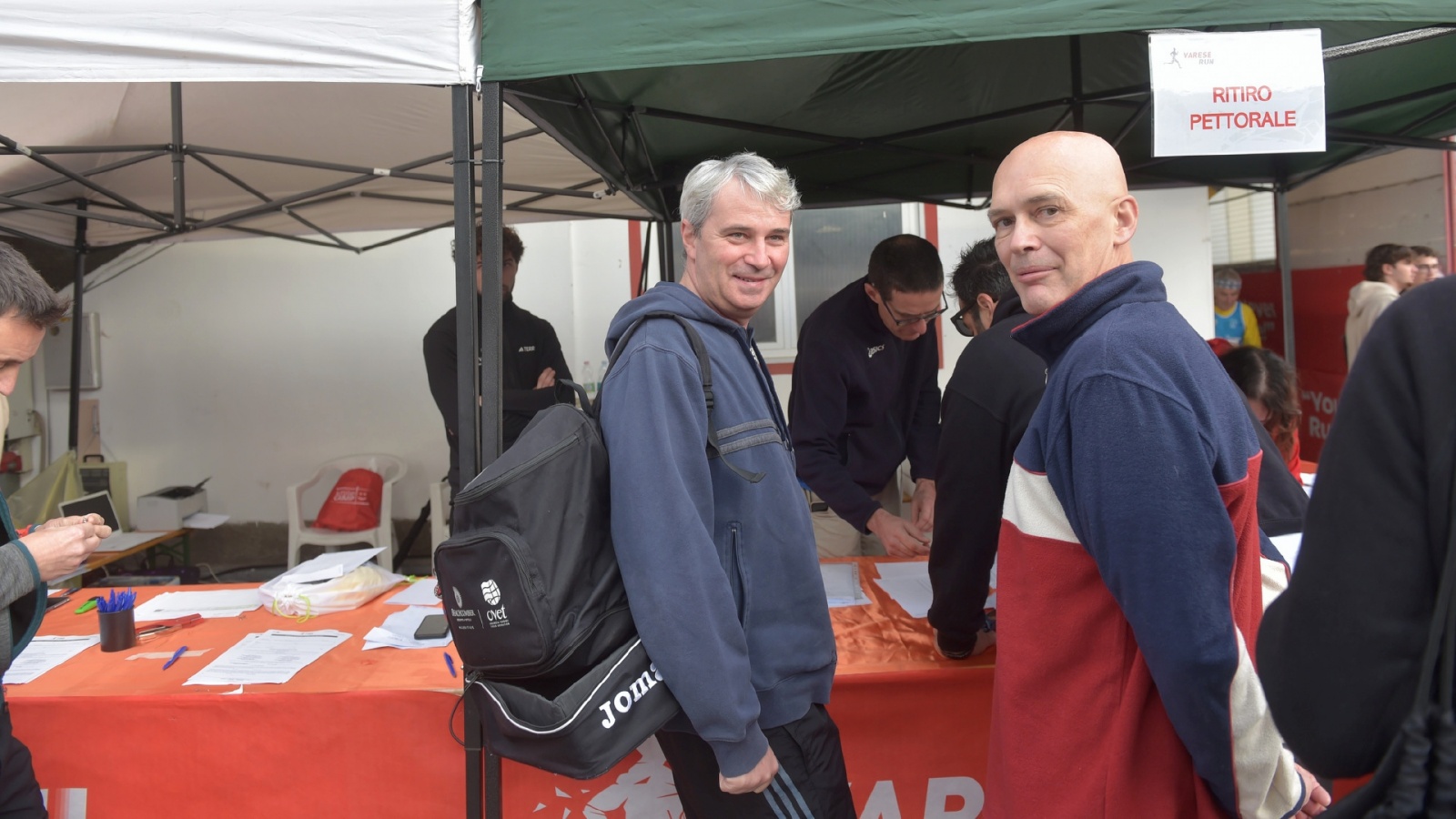 VARESE. VARESE CITY RUN 2024 NELLA FOTO SINDACO GALIMBERTI AL BANCHETTO RITIRO PETTORALE