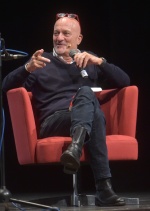 GALLARATE. CLAUDIO BISIO AL TEATRO CONDOMINIO PER PRESENTARE IL SUO LIBRO