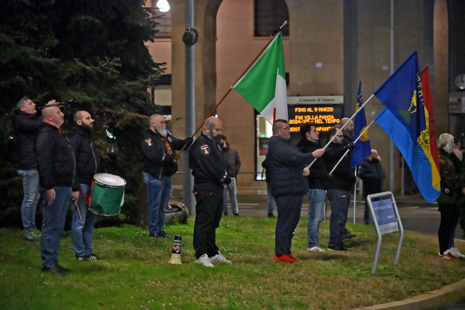 VARESE. CORTEO ESTREMA DESTRA COMMEMORAZIONE FOIBE DALLA STAZIONE FS A PIAZZA MONTE GRAPPA NELLA FOTO