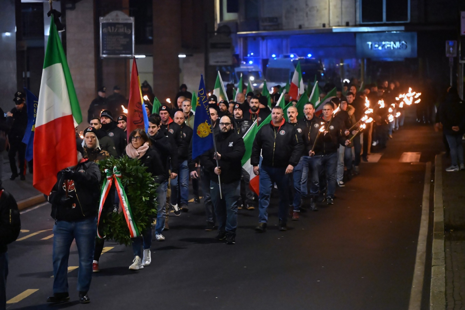 VARESE. CORTEO ESTREMA DESTRA COMMEMORAZIONE FOIBE DALLA STAZIONE FS A PIAZZA MONTE GRAPPA NELLA FOTO