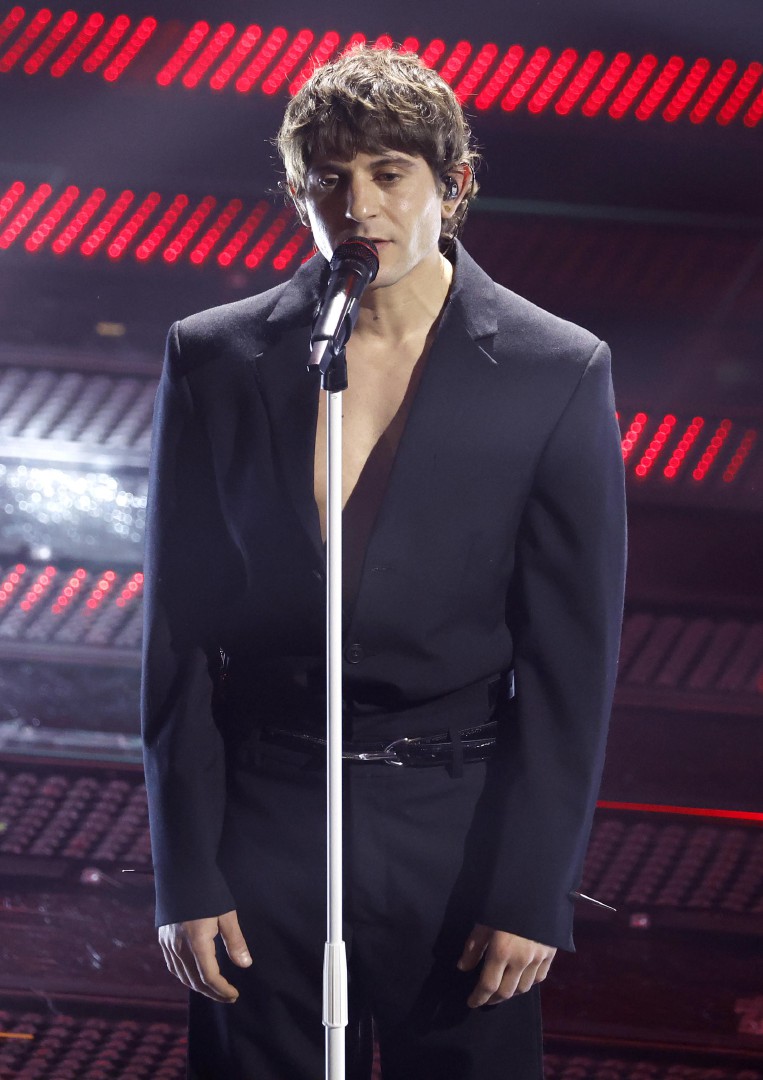 Italian singer Rkomi performs on stage at the Ariston theatre during the 75th edition of the Sanremo Italian Song Festival, in Sanremo, Italy, 12 February 2025. The music festival will run from 11 to 15 February 2025. ANSA/FABIO FRUSTACI