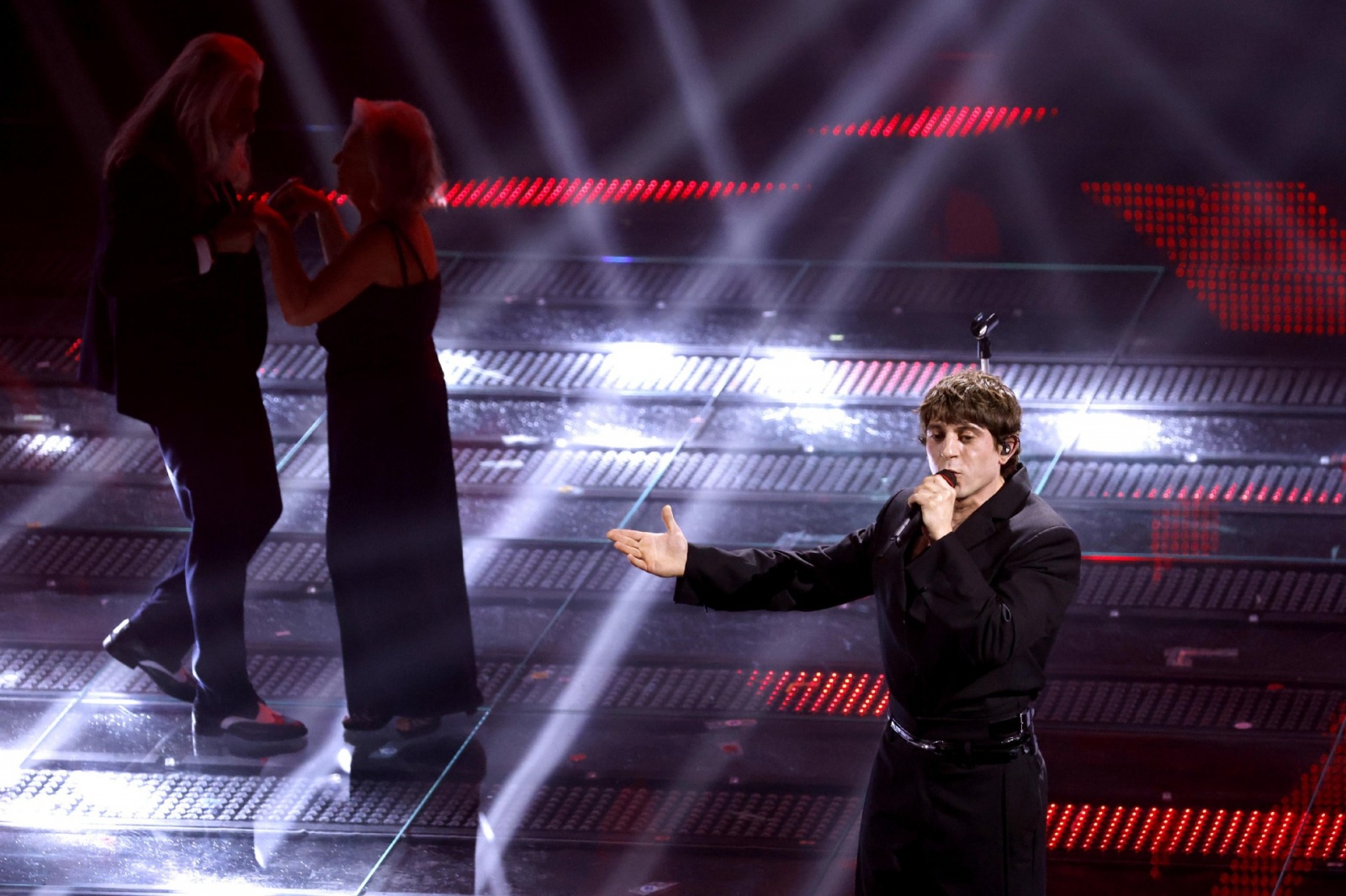 Italian singer Rkomi performs on stage at the Ariston theatre during the 75th edition of the Sanremo Italian Song Festival, in Sanremo, Italy, 12 February 2025. The music festival will run from 11 to 15 February 2025. ANSA/FABIO FRUSTACI