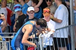 VARESE. CANOTTAGGIO. COPPA DEL MONDO 2025. WORLD ROWING CUP. 3¡ GIORNATA. FINALI E PREMIAZIONI NELLA FOTO GABRIEL SOARES, MEDAGLIA DÕARGENTO, FIRMA AUTOGRAFI