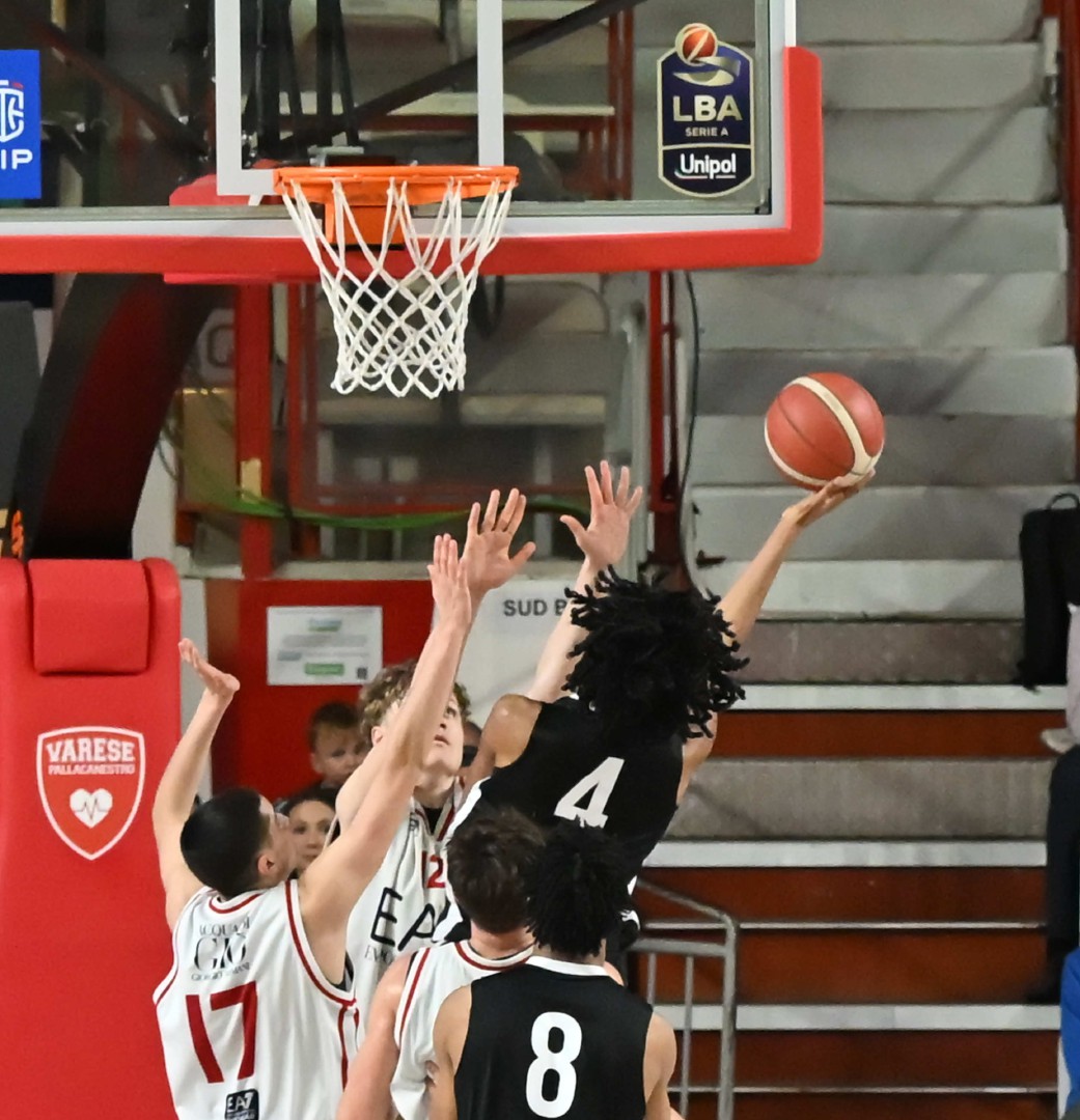 VARESE. BASKET. FINALE E PREMIAZIONI TORNEO GIOVANI LEGGENDE MEMORIAL SANDRO GALLEANI NELLA FOTO FINALE U14 TEAM OHIO-OLIMPIA MILANO