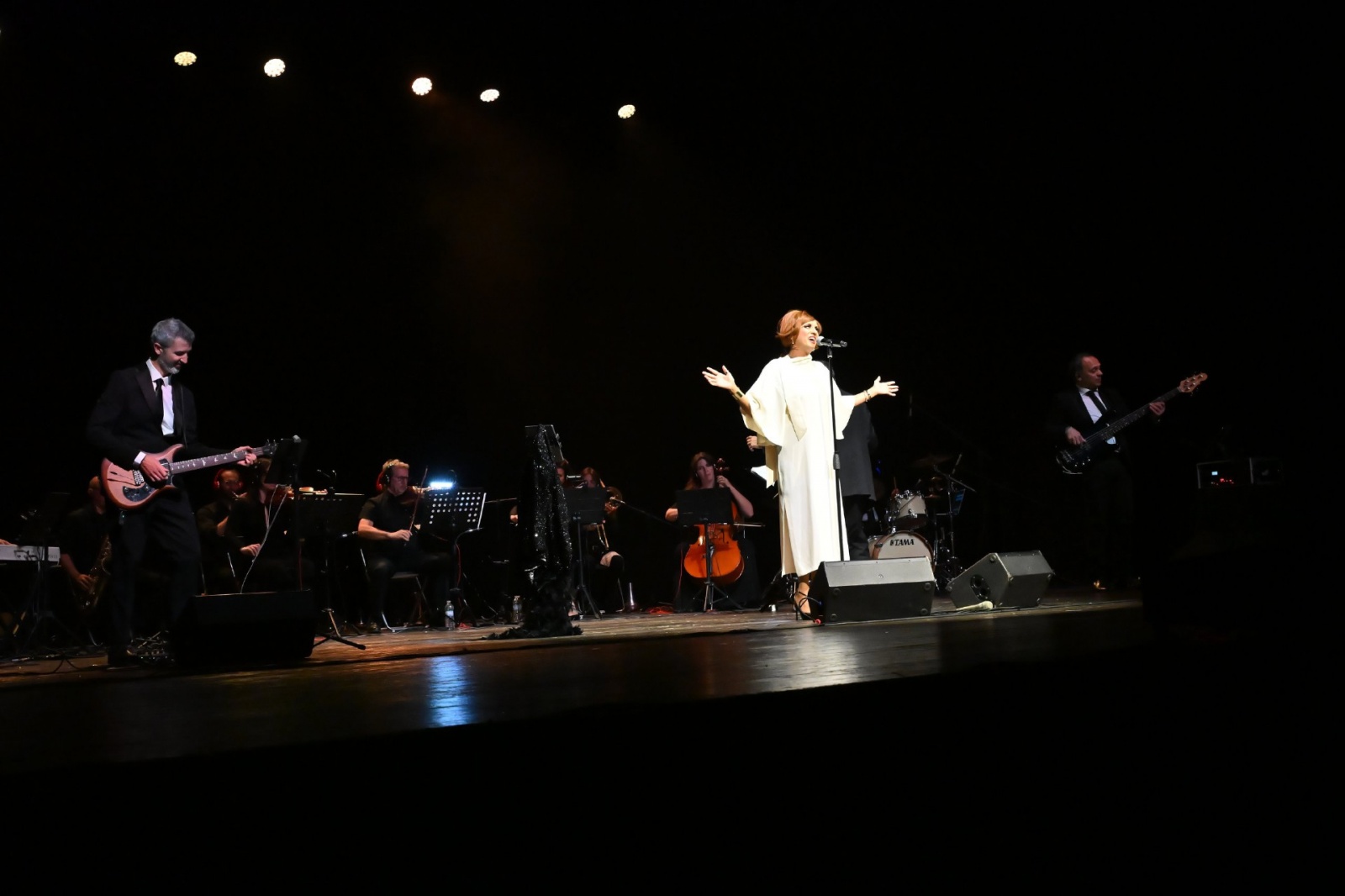 VARESE. MICHELA BORGIA E BIG BAND ORCHESTRA CANTA MINA TEATRO INTRED