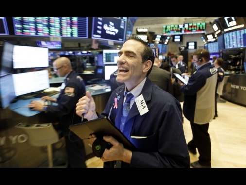 Wall Street sale con la Fed, Dj e S 500 record