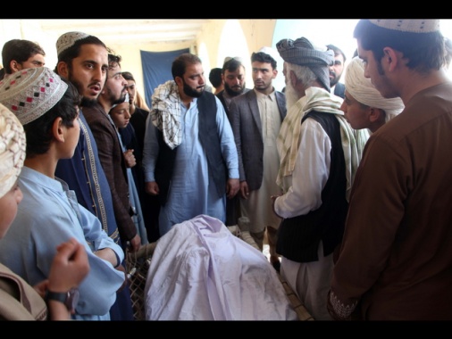 Attacco suicida in Afghanistan, il bilancio sale a 20 morti