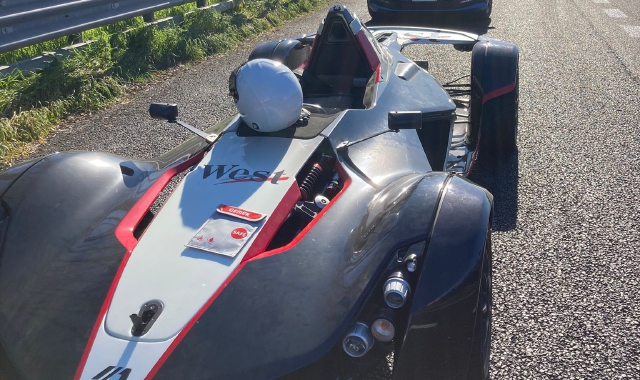 Supercar in Autolaghi: tutto in regola