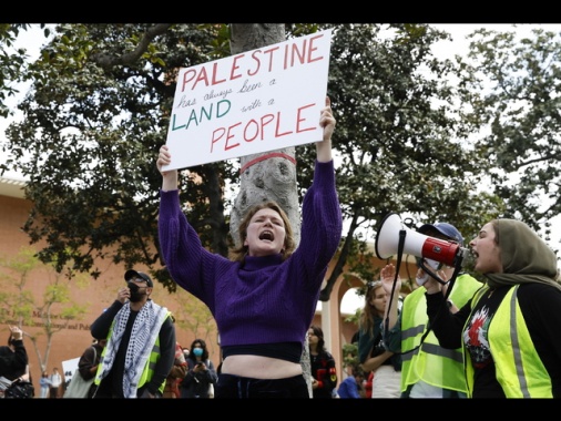 Proteste pro Gaza in campus di Los Angeles, 93 arresti