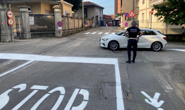 Varese, via Tamagno: si cambia. E auto rimosse