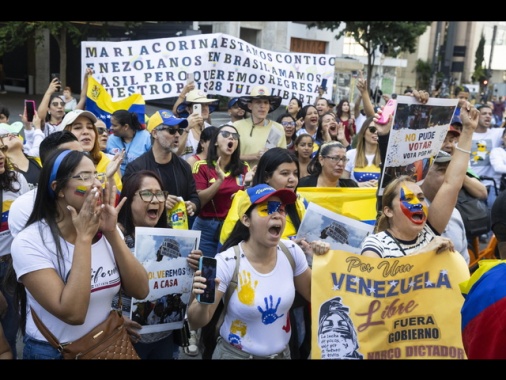 L'opposizione in Venezuela denuncia irregolarità