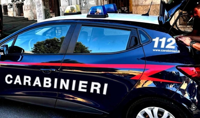 Sono dovuti intervenire i carabinieri per placare il varesino ubriaco che minacciava la moglie nonostante il divieto di avvicinamento