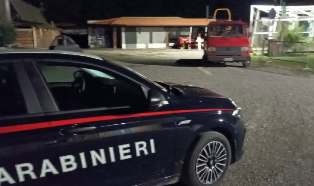 Fa partire la sirena dei carabinieri su YouTube e mette in fuga i ladri