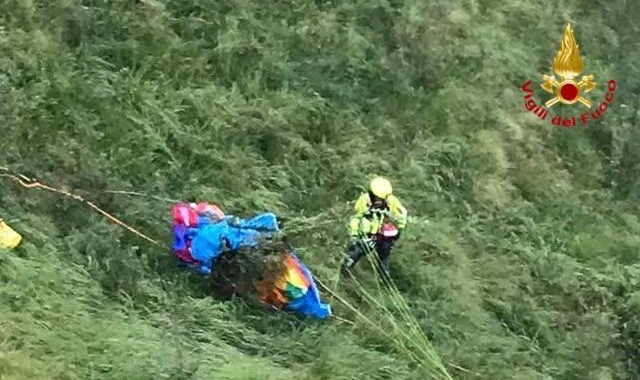 Tragedia in parapendio, 46enne muore nel Lecchese