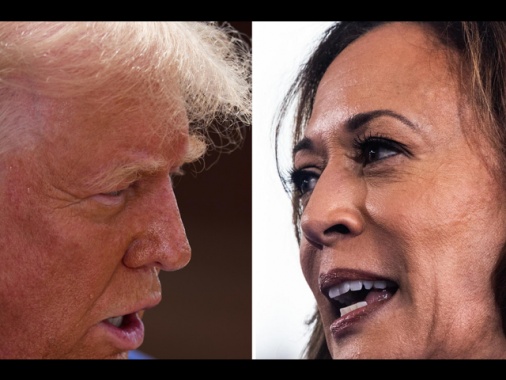 Harris e Trump si stringono la mano a inizio dibattito