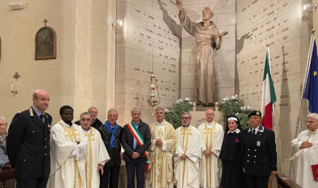 La cerimonia nella chiesa parrocchiale della Brunella (foto Angelo Puricelli/BLITZ)