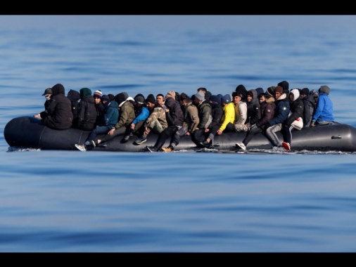 Un neonato morto in un naufragio di migranti nella Manica