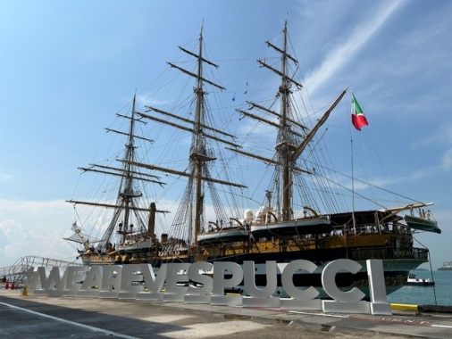 L'Amerigo Vespucci a Singapore, 25/ma tappa tour mondiale