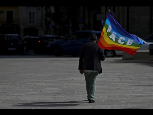 'Un arcobaleno di città', anche a Roma sfilano i pacifisti