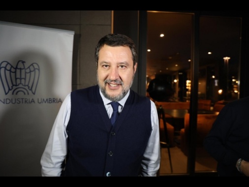 Salvini, i giudici comunisti si levino la toga e si candidino