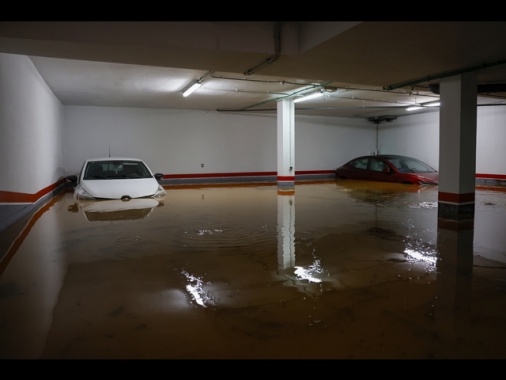 Tragedia nel parking al centro commerciale, 'un cimitero'