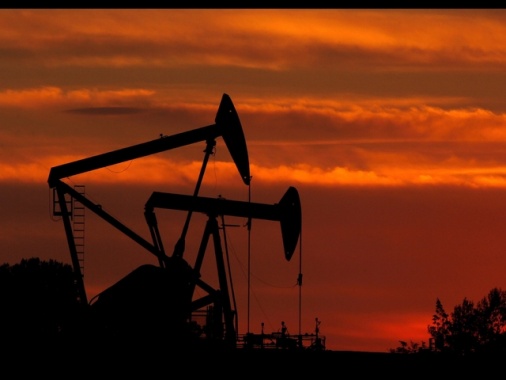 Prezzo del petrolio in rialzo, Wti a 70,80 dollari al barile
