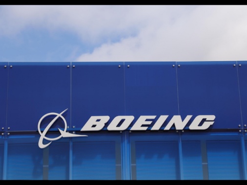 Usa: operai accettano accordo, finisce sciopero alla Boeing