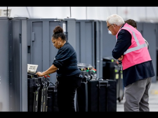 Trump di poco avanti in Pennsylvania a metà spoglio