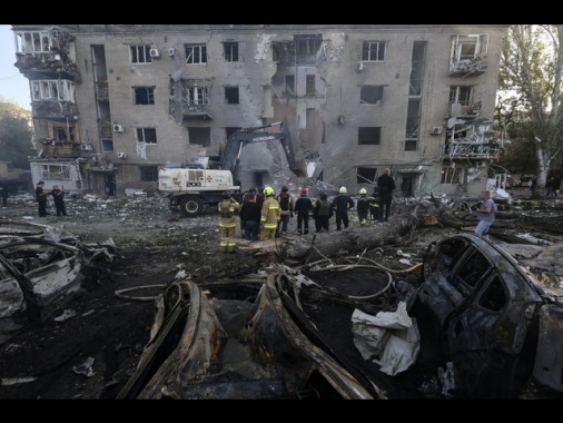 Ucraina, salgono a 40 i feriti nel raid russo su Zaporizhzhia