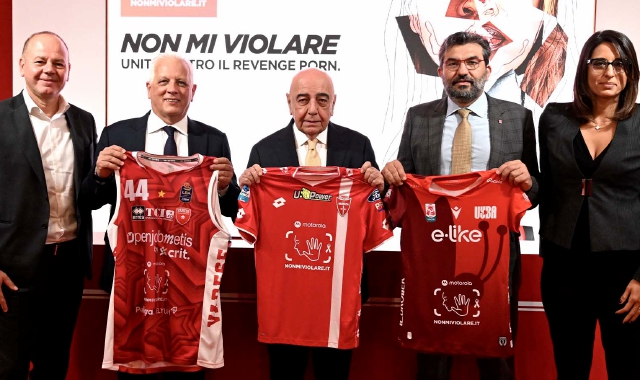 La presentazione delle maglie contro il revenge porn