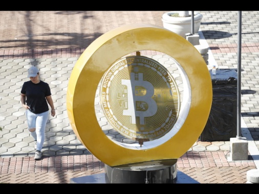 Bitcoin non arresta la corsa, nuovo record a 81mila dollari