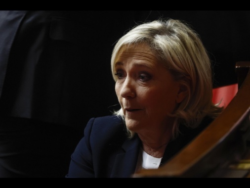 La procura chiede 5 anni e l'ineleggibilità per Marine Le Pen