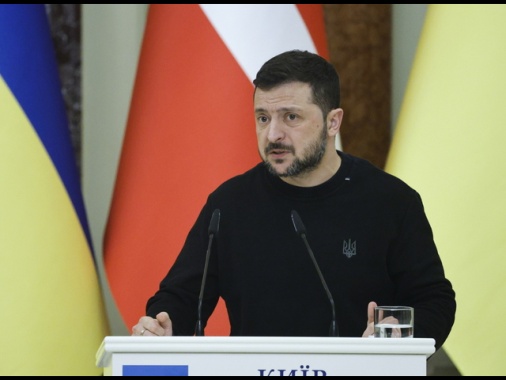 Zelensky chiede nuovi sistemi di difesa aerea