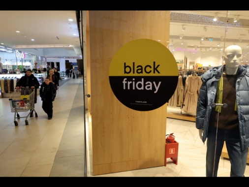 Confcommercio, al black friday più shopping per gli italiani