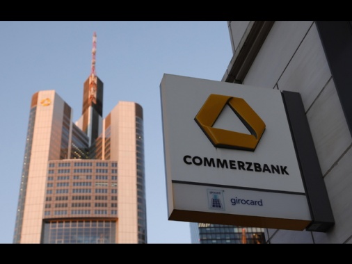 Unicredit, resta in piedi l'operazione Commerzbank