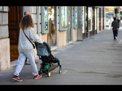 Istat,meno coppie con figli,più famiglie monogenitore