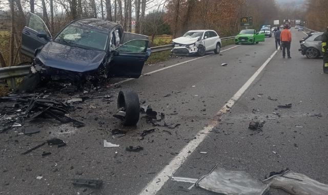 Scontro in auto fra nonno e nipote: 4 feriti, 2 gravi