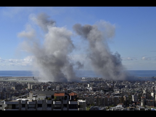 Media, 10 raid simultanei su Beirut