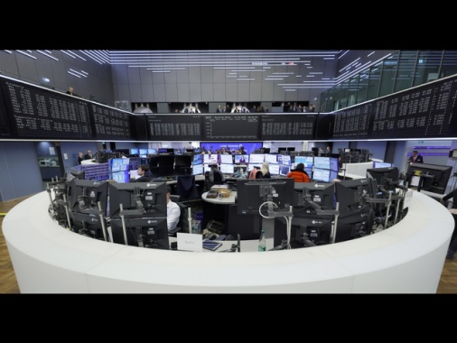 Borsa: Europa gira in rialzo, Milano +0,16%