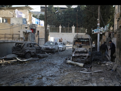 Raid russi su Aleppo, '5 uccisi nei pressi dell'università'