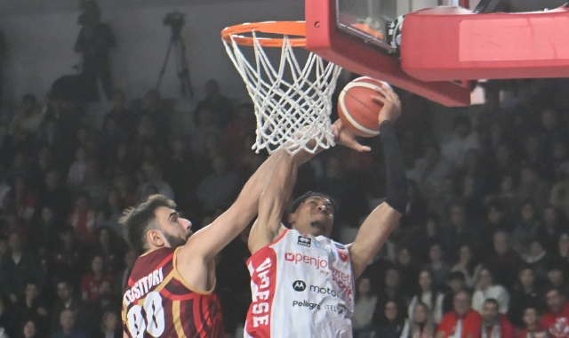 Basket, Varese piegata da Venezia