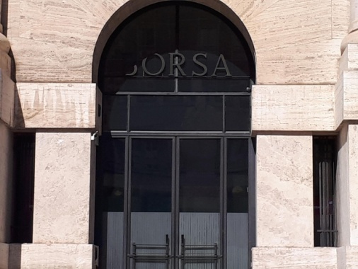 Borsa: Milano apre in calo, -0,53%