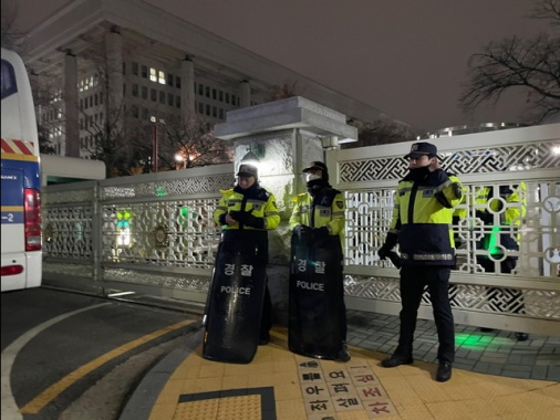 Corea Sud, maggioranza e opposizione contro legge marziale