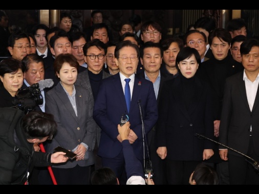 Corea Nord, maggioranza e opposizione chiedono dimissioni Yoon