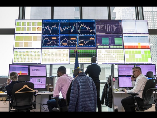Borsa: l'Europa chiude contrastata, si guarda alla Fed